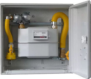 Vybavená skříň HUTIRA S 300 DC SET 6 FLEXI 100 — regulátor, H-rám, flexitrubky; 6 m3/h, 3" / 1" rohové provedení (44557706)